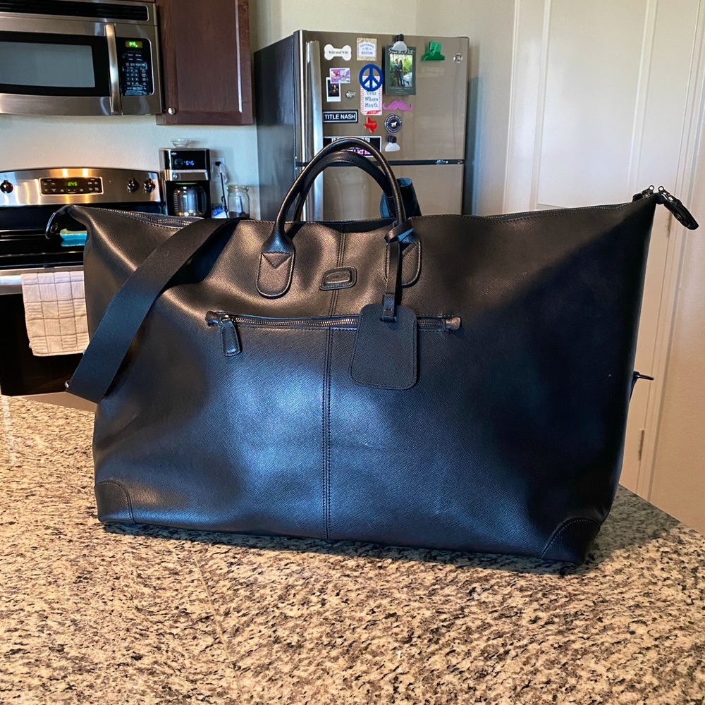 Bric’s Varese 18” black leather duffel bag
